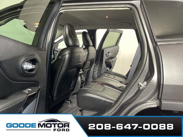 Used 2023 Jeep Cherokee Altitude Lux image 19