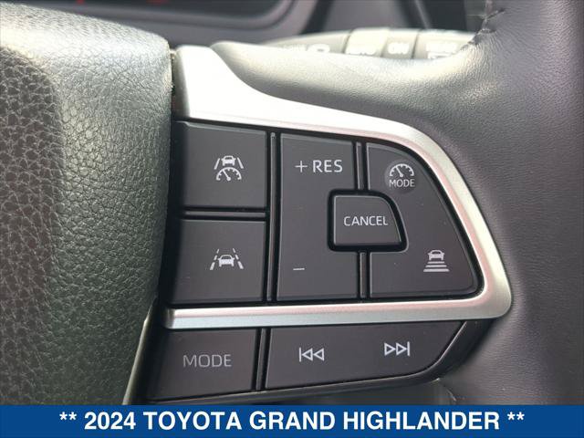 Used 2024 Toyota Grand Highlander AWD image 15