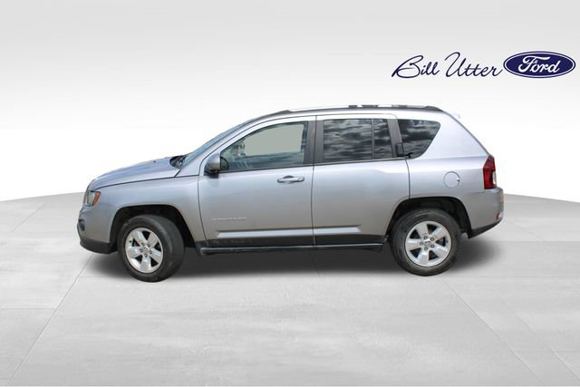 Used 2017 Jeep Compass Latitude FWD image 8