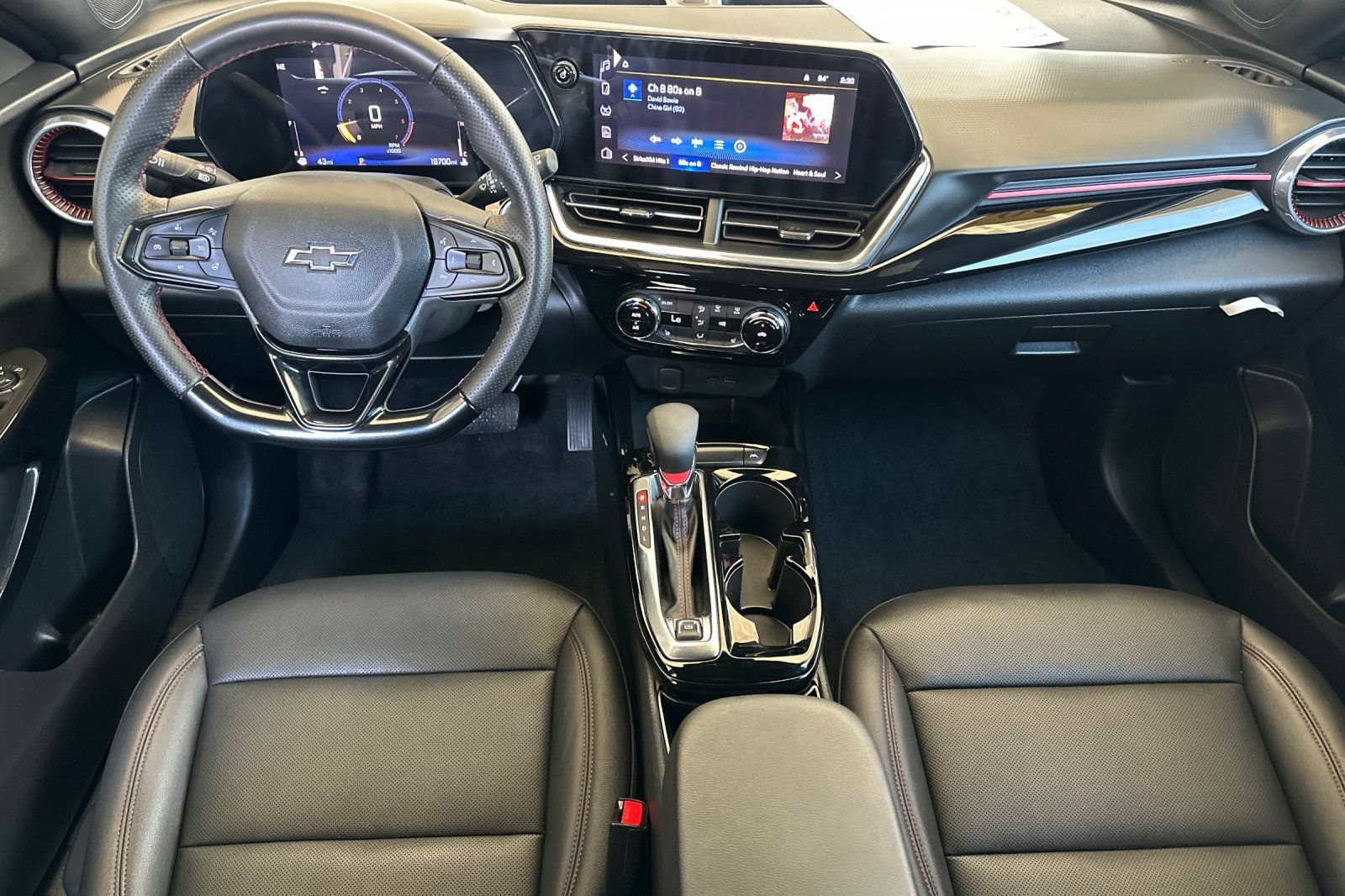 Used 2025 Chevrolet Trax RS w/ Driver Confidence Package FWD image 13