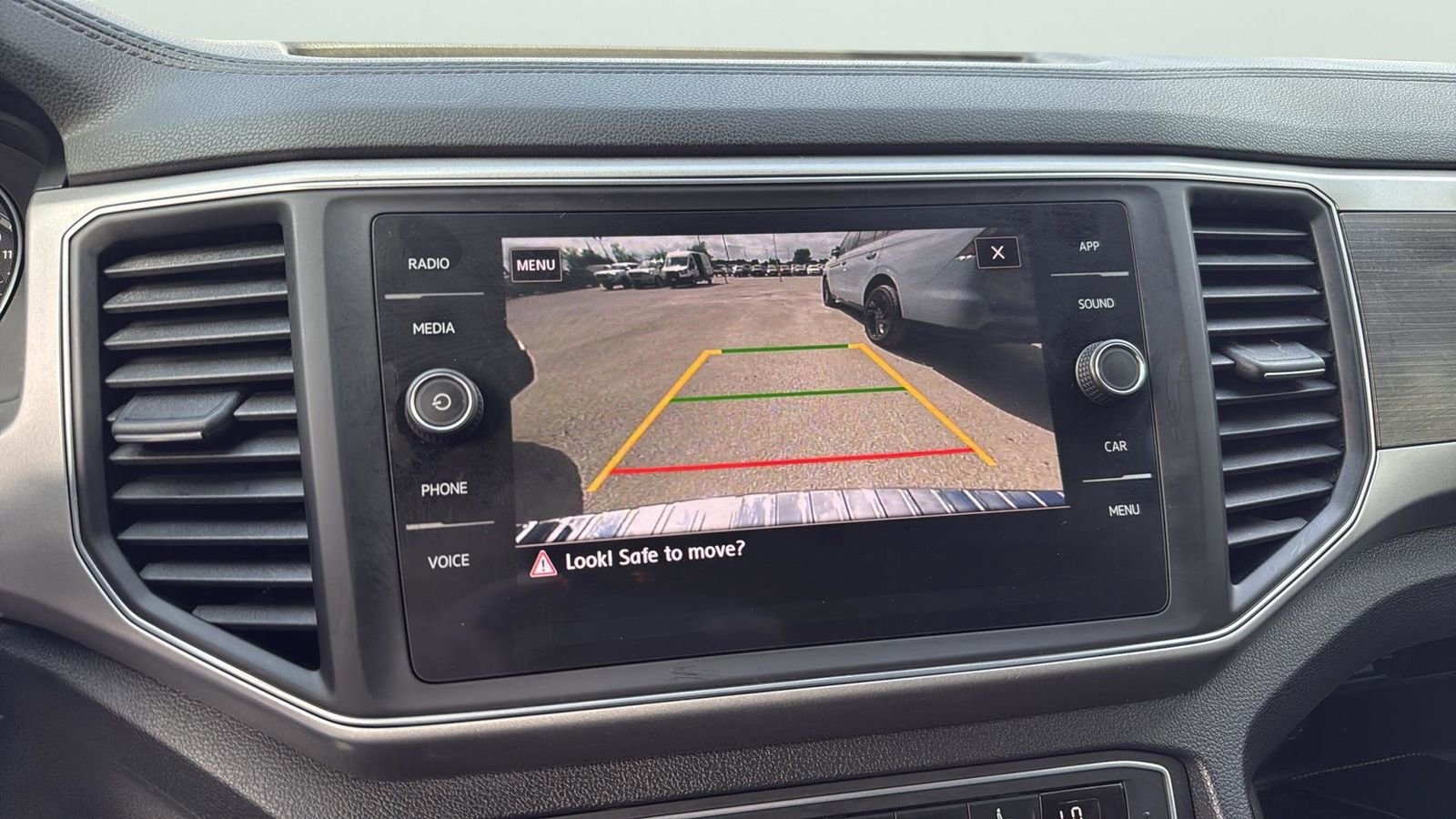 Used 2019 Volkswagen Atlas SE w/ Towing Package image 19