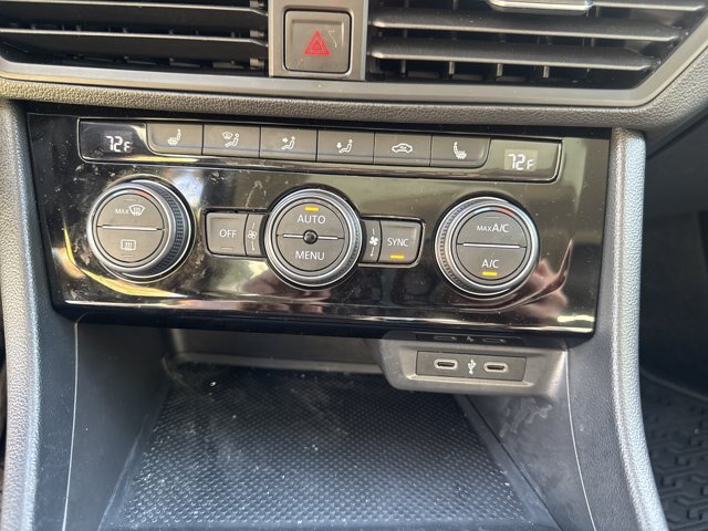 Used 2023 Volkswagen Jetta SE w/ Panoramic Sunroof Package FWD image 22