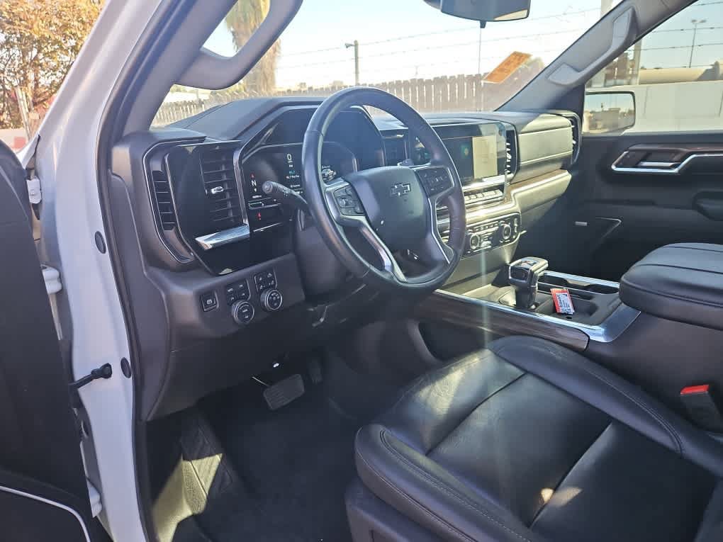 Used 2024 Chevrolet Silverado 1500 LT Trail Boss w/ LT Trail Boss Premium Package AWD/4WD image 13