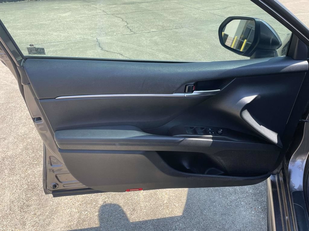 Used 2022 Toyota Camry SE FWD image 15