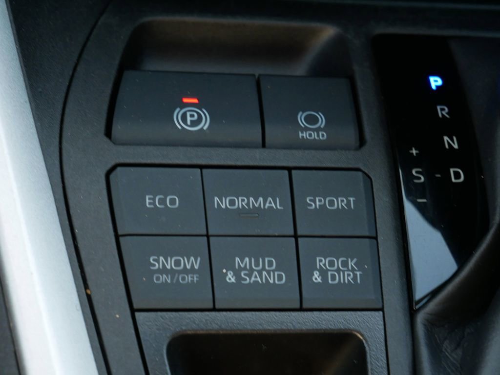 Used 2024 Toyota RAV4 LE image 27