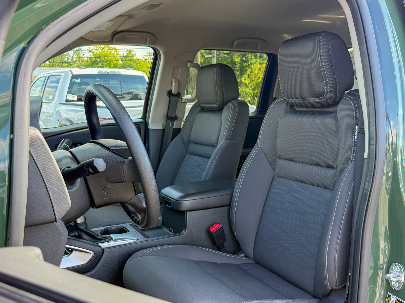 Used 2024 Nissan Frontier SV w/ Technology Package AWD/4WD image 15
