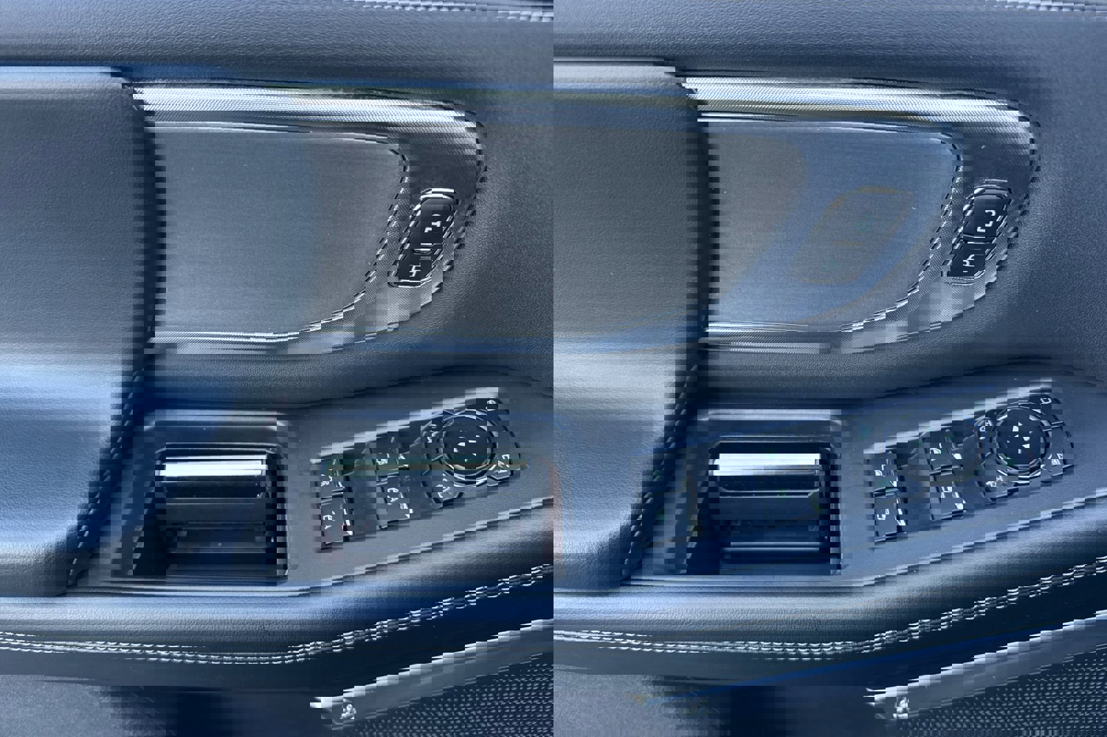 Certified 2025 Ford Expedition Max Platinum image 12