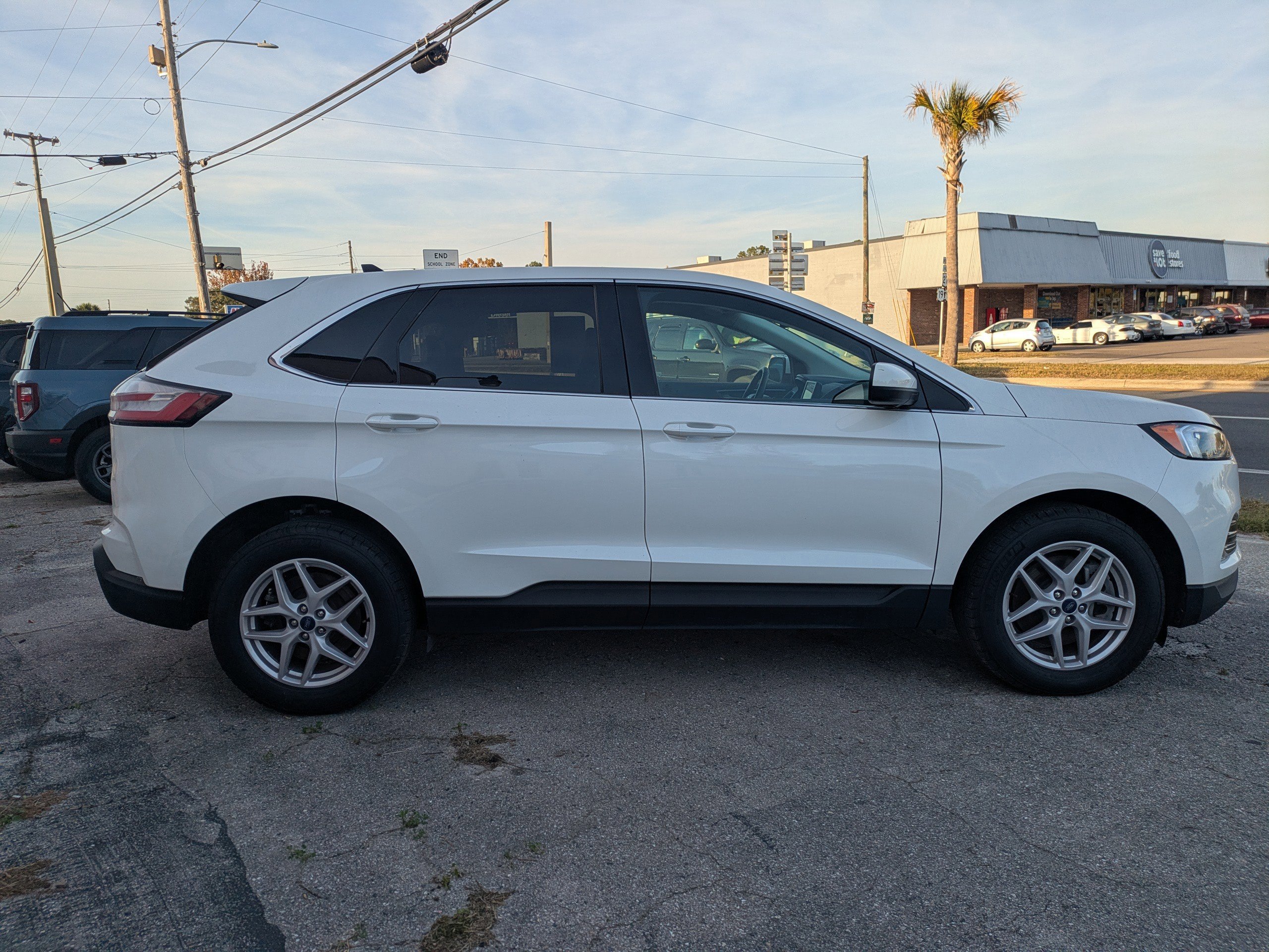 Certified 2022 Ford Edge SEL w/ Convenience Package AWD/4WD image 6