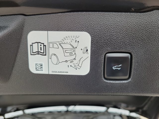 Certified 2020 Ford Escape Titanium AWD/4WD image 13
