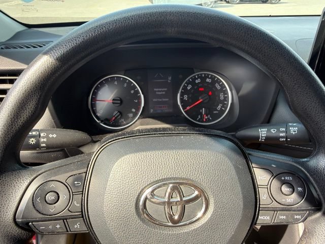 Used 2021 Toyota RAV4 LE FWD image 10