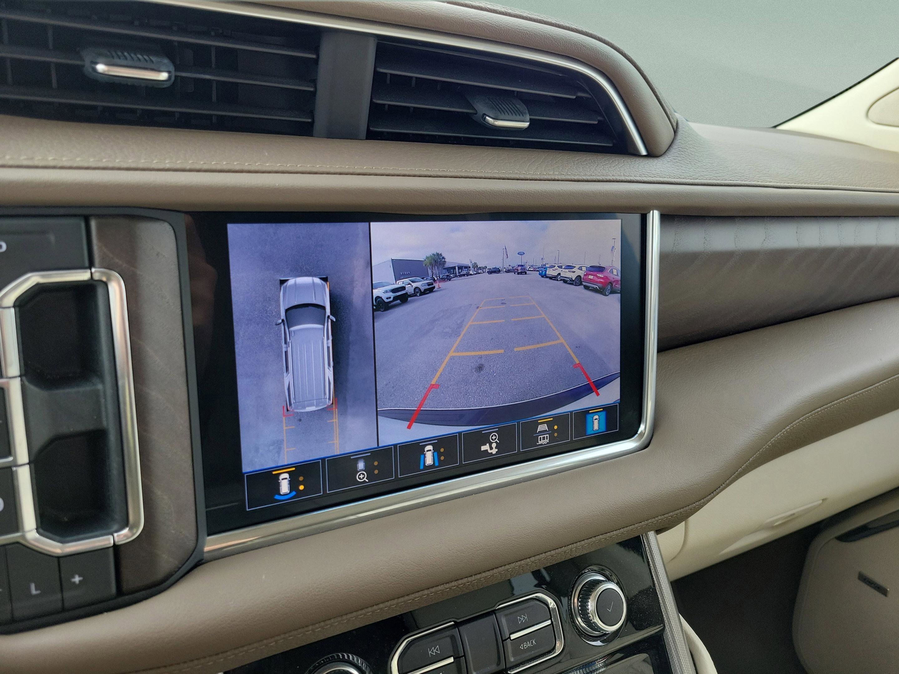 Used 2021 GMC Yukon Denali w/ Denali Premium Package image 18