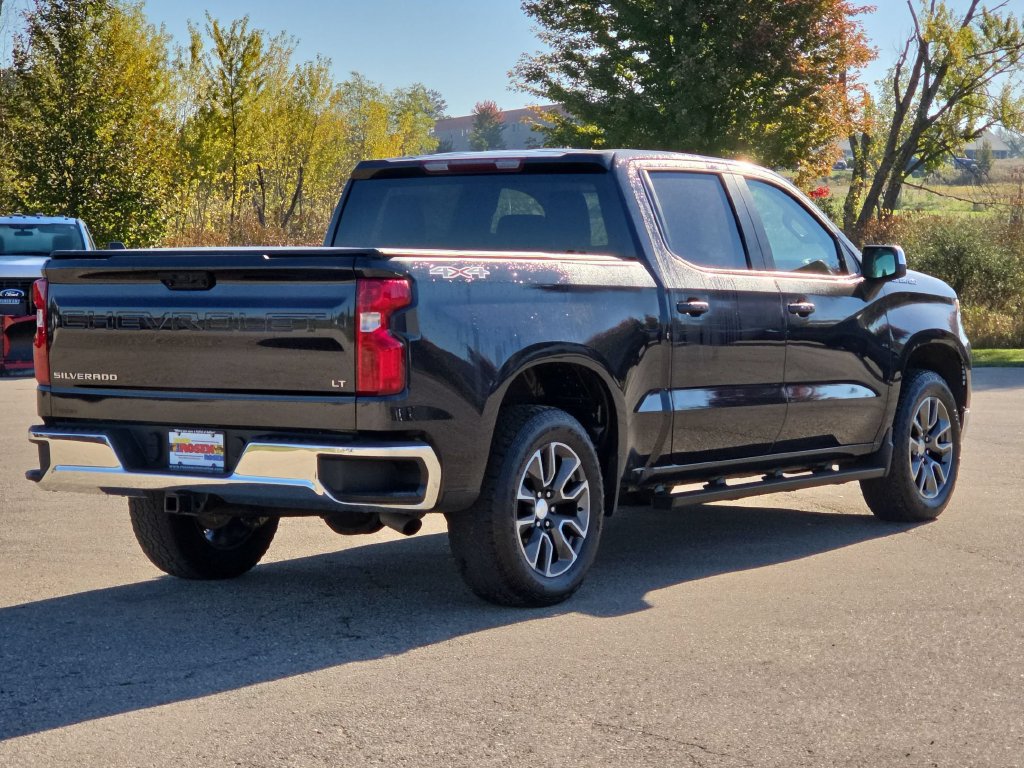 Used 2024 Chevrolet Silverado 1500 LT AWD/4WD image 3