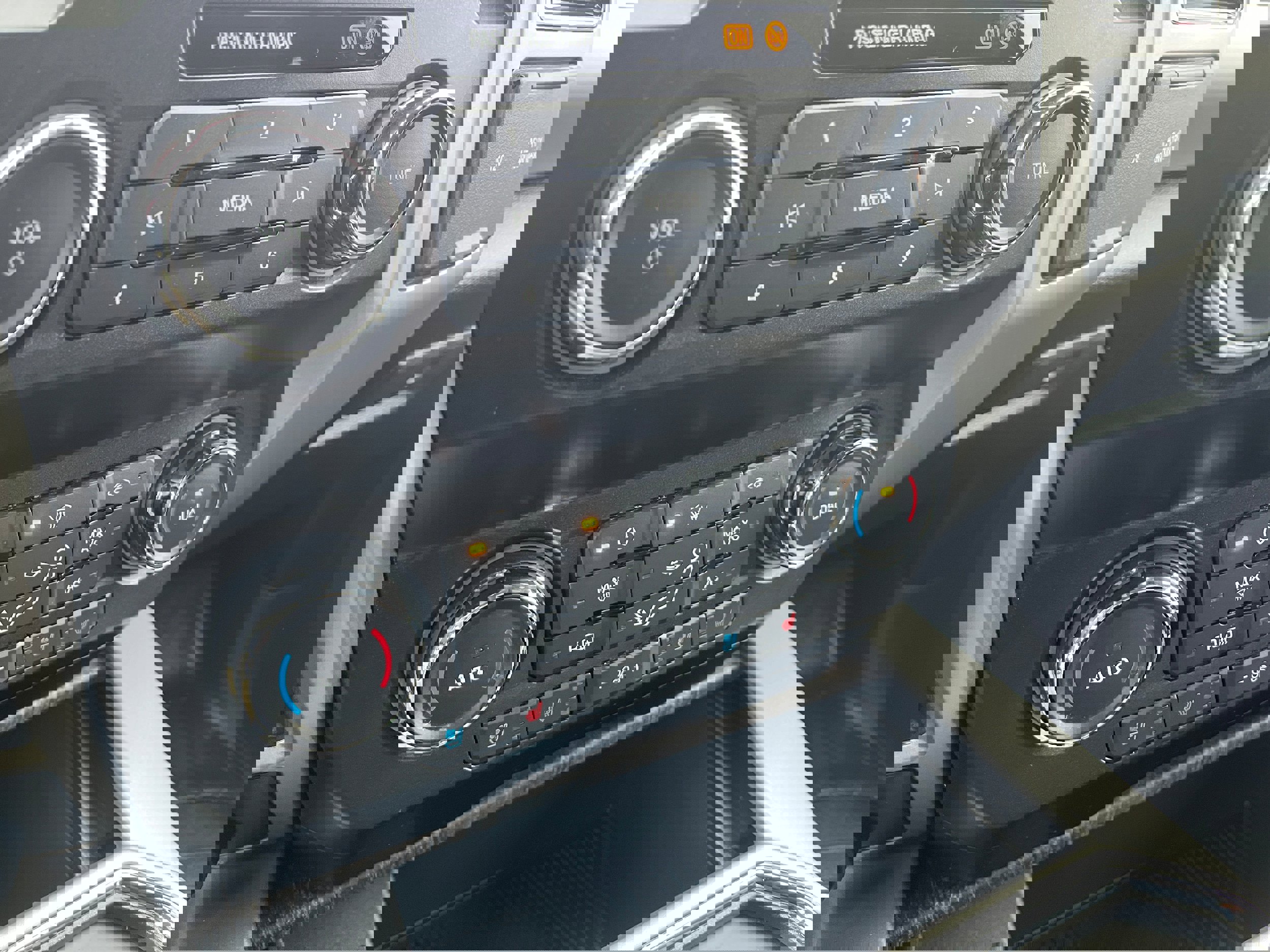 Certified 2020 Ford F350 Lariat w/ Chrome Package image 17