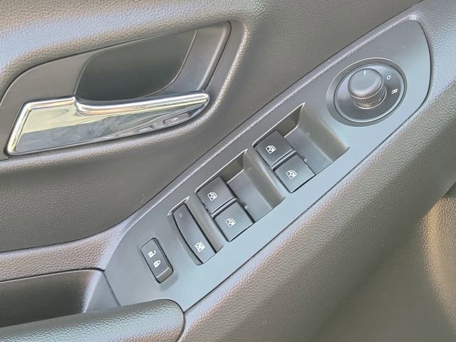 Used 2021 Chevrolet Trax LT w/ LT Convenience Package image 19