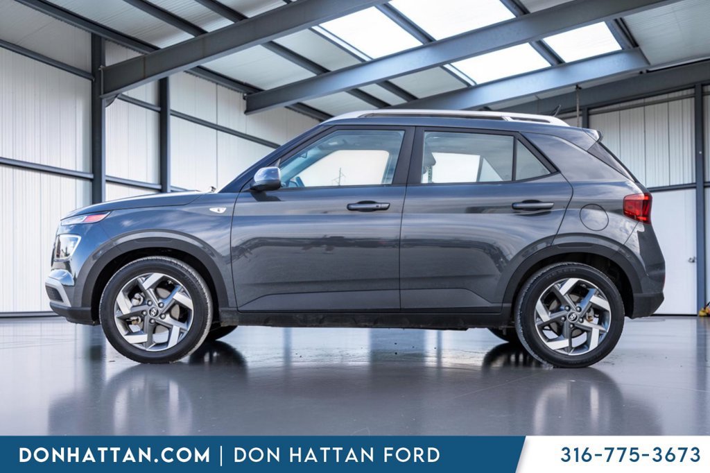 Used 2025 Hyundai Venue SEL FWD image 3