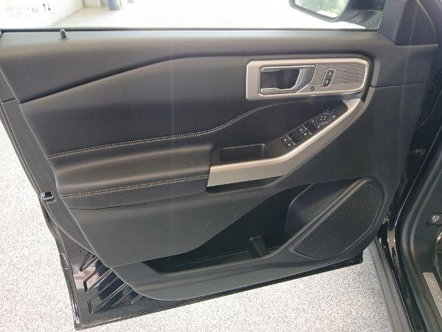 Certified 2022 Ford Explorer Limited w/ Class IV Trailer Tow Package image 12