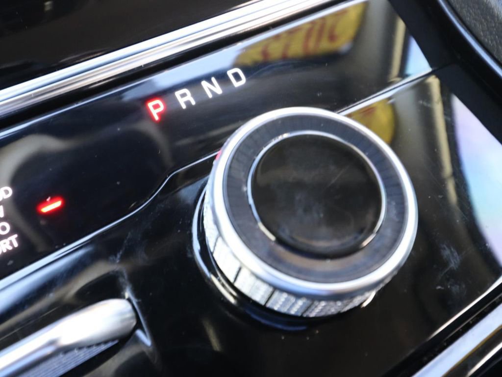 Used 2023 Jeep Grand Cherokee Limited w/ Black Appearance Package image 22