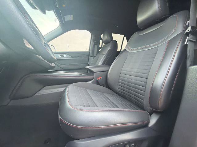 Certified 2025 Ford Explorer ST-Line w/ Premium Package AWD/4WD image 16