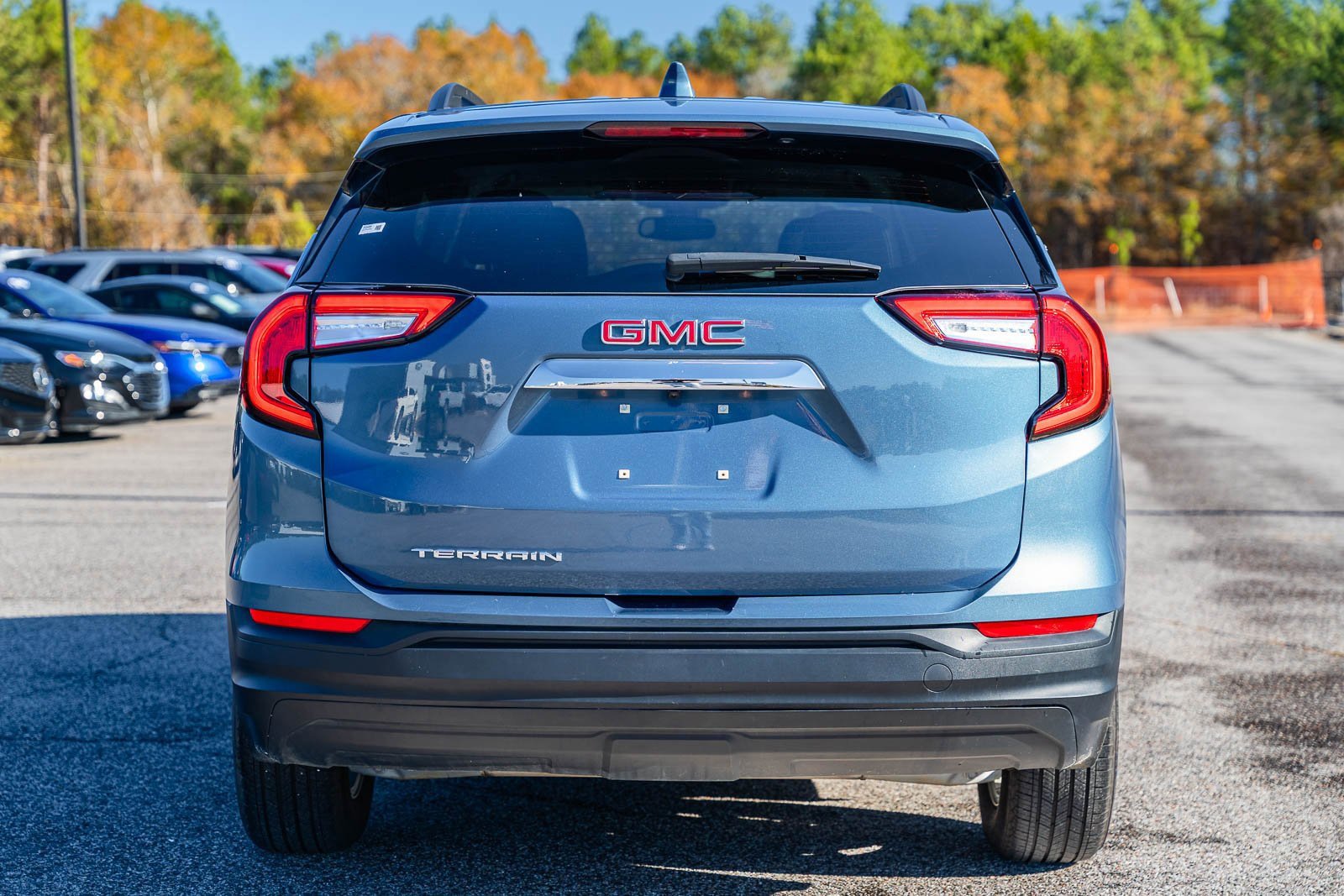 Used 2024 GMC Terrain SLE w/ Driver Convenience Package image 4