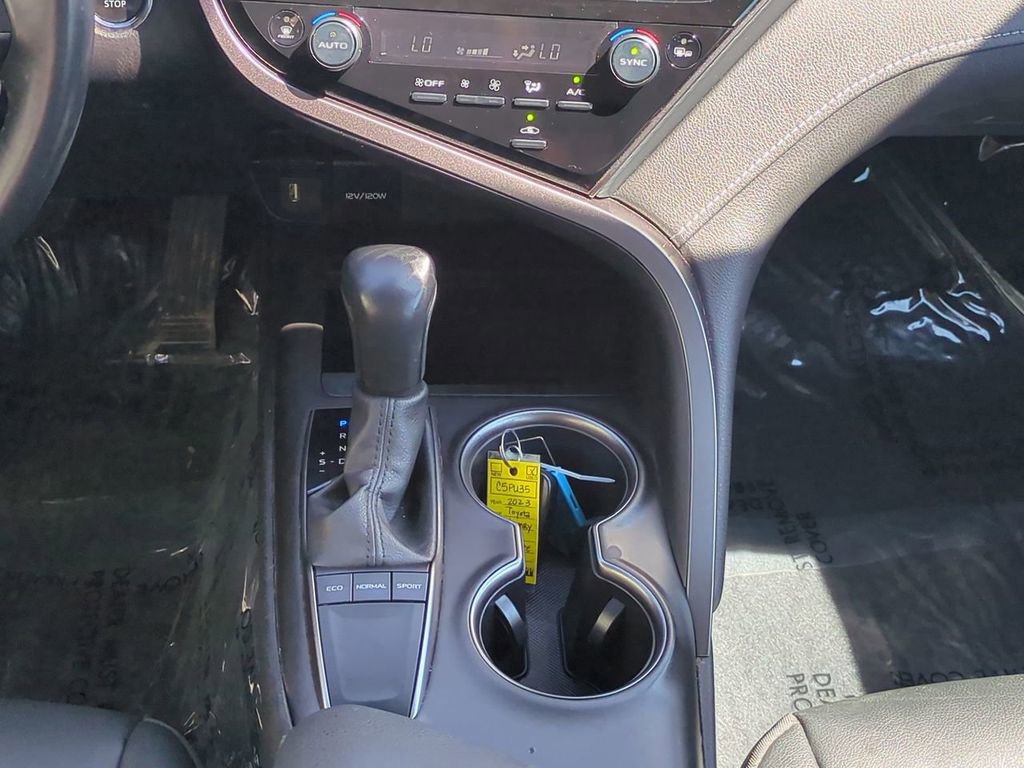 Used 2023 Toyota Camry SE image 19