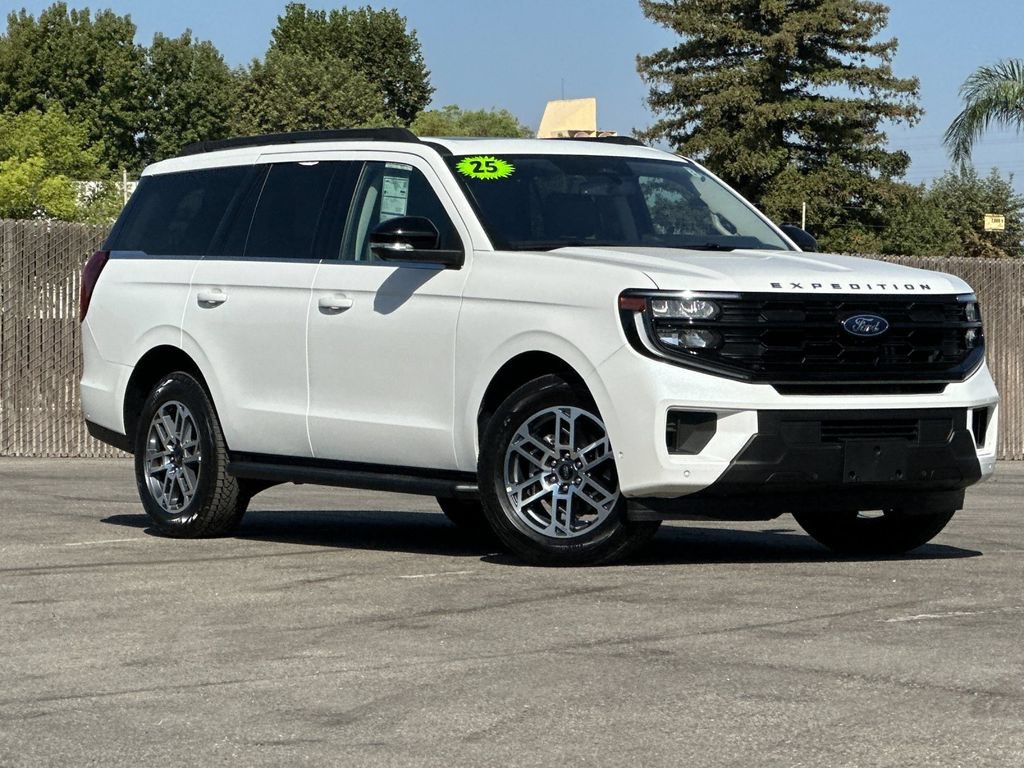 Certified 2025 Ford Expedition Active AWD/4WD image 1