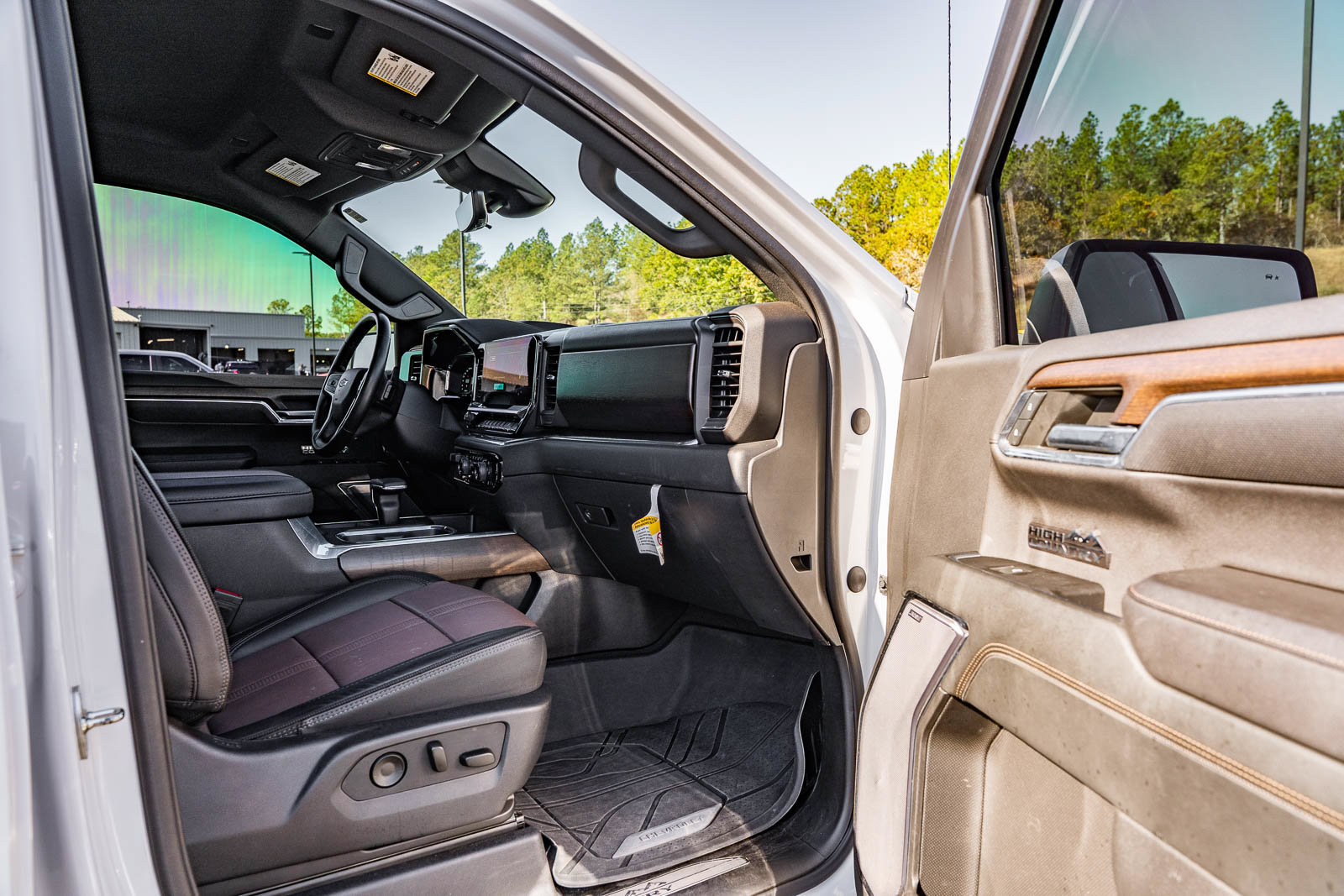 Used 2023 Chevrolet Silverado 1500 High Country w/ Technology Package AWD/4WD image 11