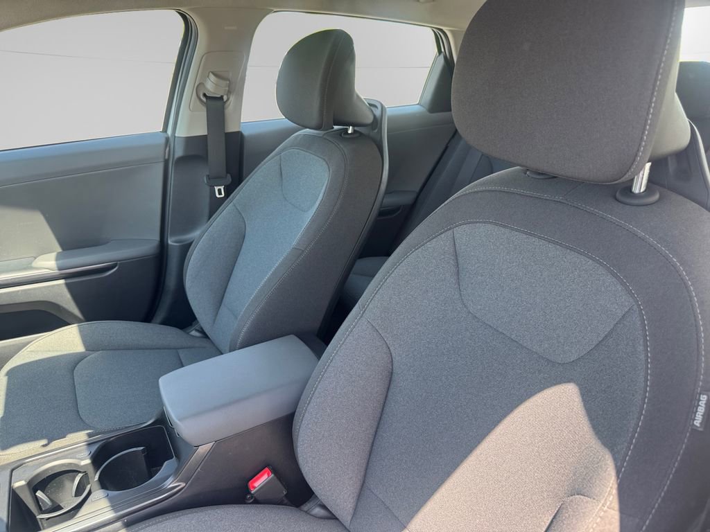 Used 2025 Kia K4 FWD image 9