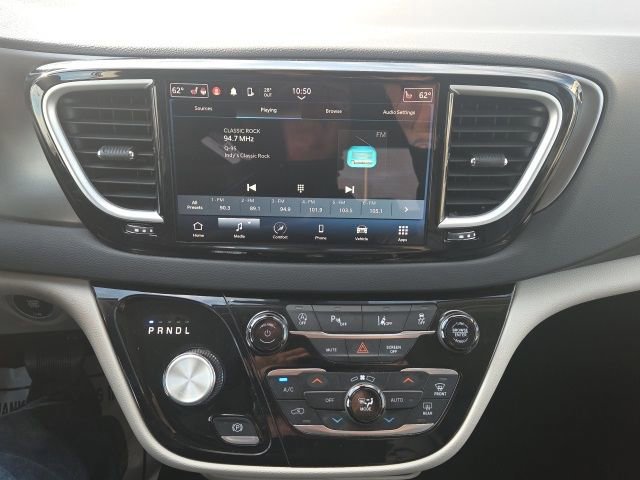 Used 2023 Chrysler Pacifica Touring-L image 34