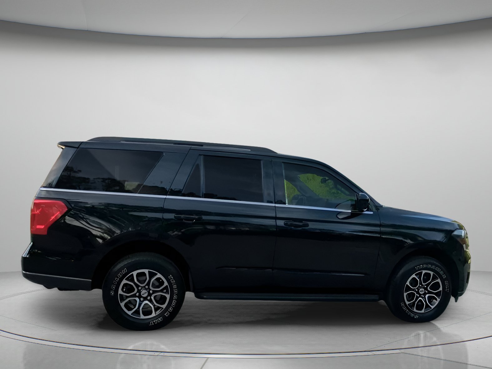 Certified 2024 Ford Expedition XLT RWD image 31