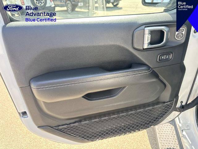 Used 2018 Jeep Wrangler Unlimited Sahara AWD/4WD image 19