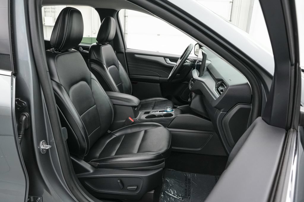 Certified 2025 Ford Escape Platinum AWD/4WD image 21