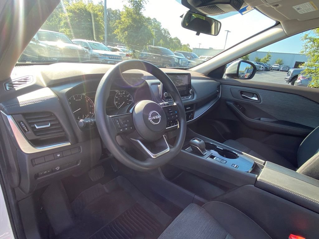 Used 2023 Nissan Rogue SV FWD image 9