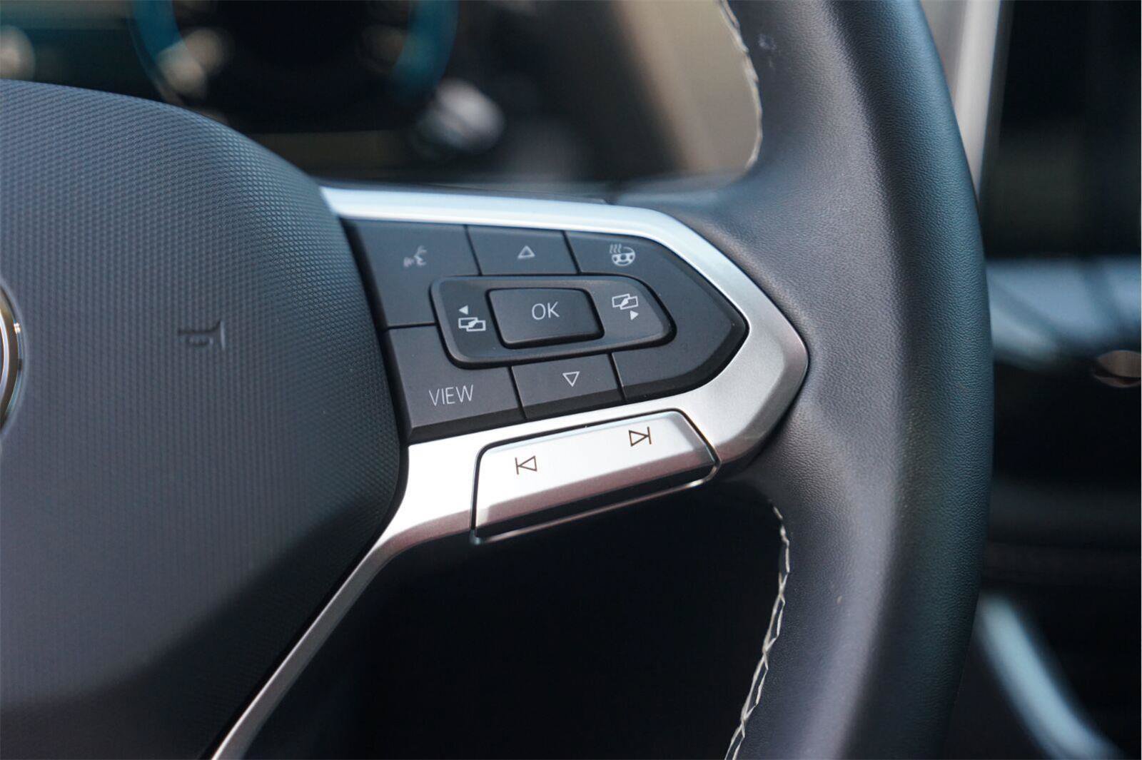 Used 2024 Volkswagen Atlas SE FWD image 23