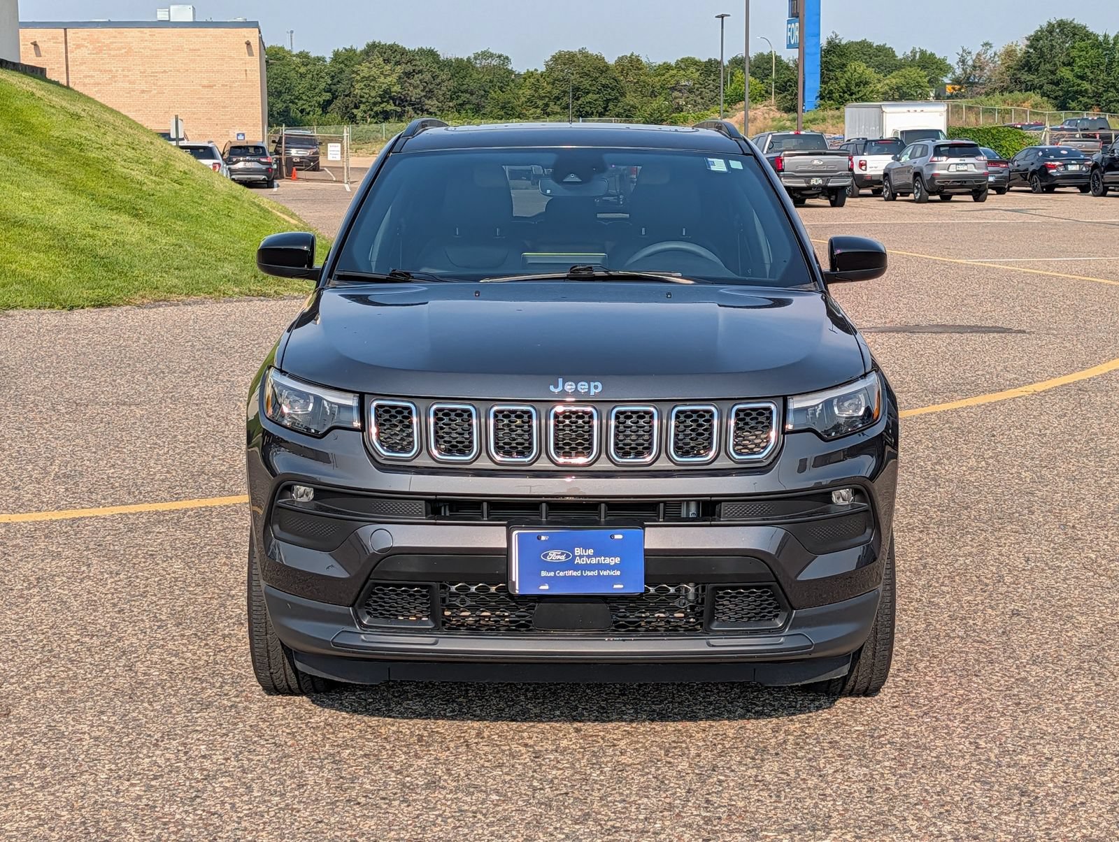 Used 2023 Jeep Compass Latitude w/ Sun and Sound Group AWD/4WD image 13
