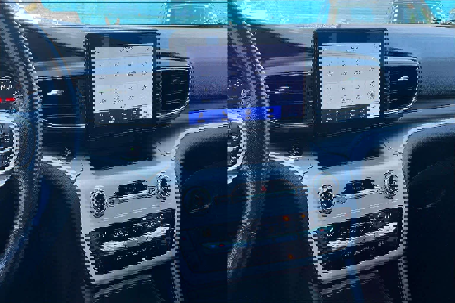 Certified 2021 Ford Explorer XLT w/ Equipment Group 202A image 8