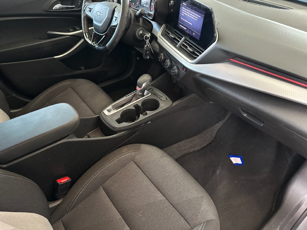 Used 2025 Chevrolet Trax RS w/ Sunroof Package FWD image 15