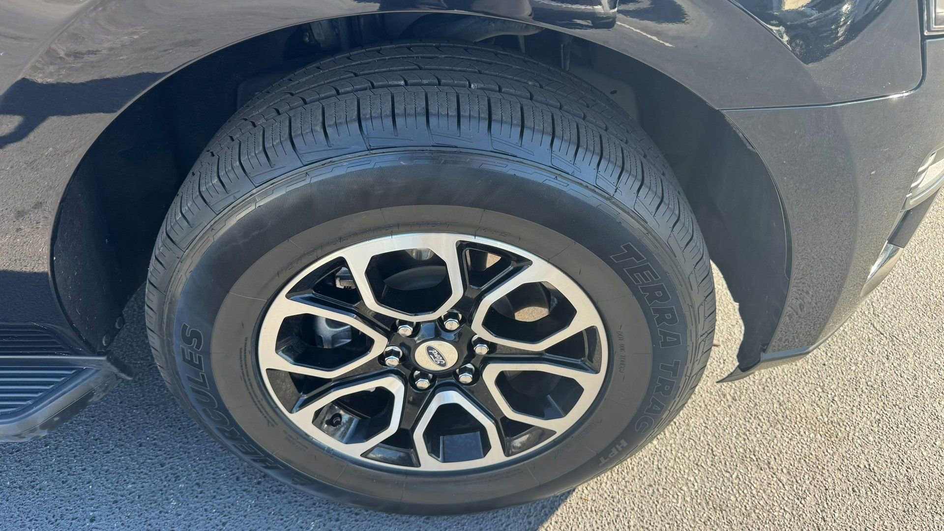 Certified 2024 Ford Expedition Max XLT image 5