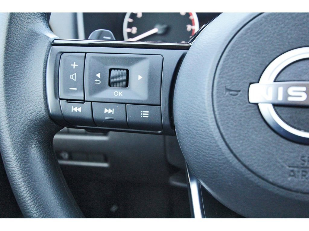 Used 2023 Nissan Rogue SV FWD image 18