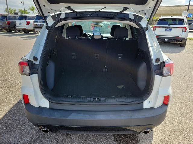 Certified 2022 Ford Escape SE w/ SE Sport Appearance Package image 8