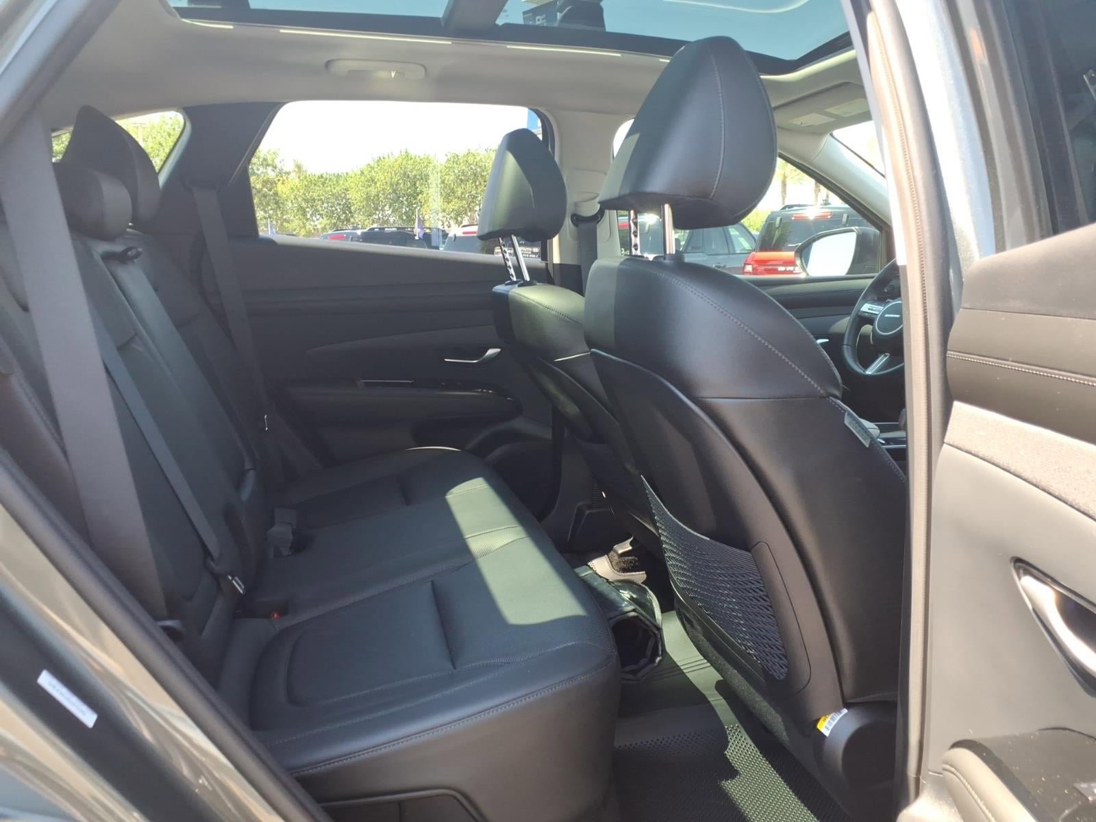 Used 2025 Hyundai Tucson Limited AWD/4WD image 14