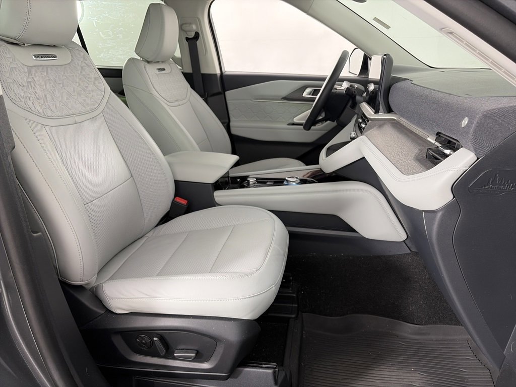Certified 2025 Ford Explorer Platinum w/ LUX Leather Package image 31