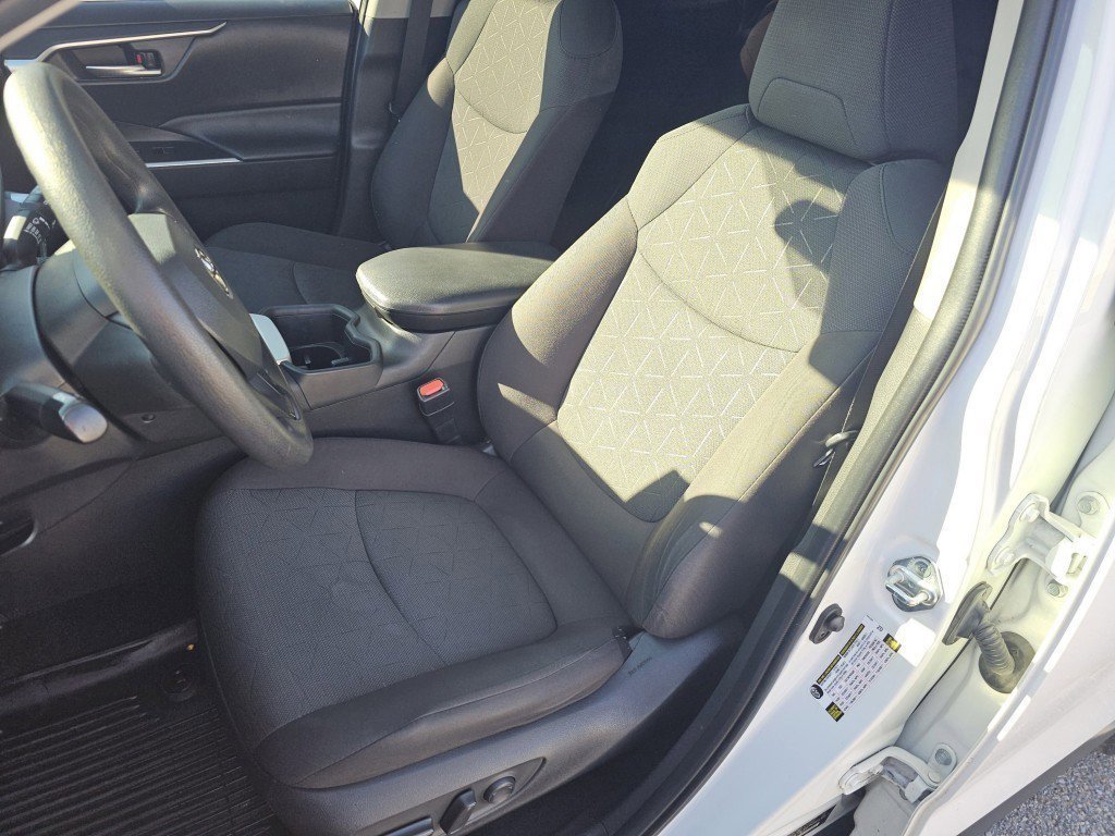 Used 2023 Toyota RAV4 XLE image 12