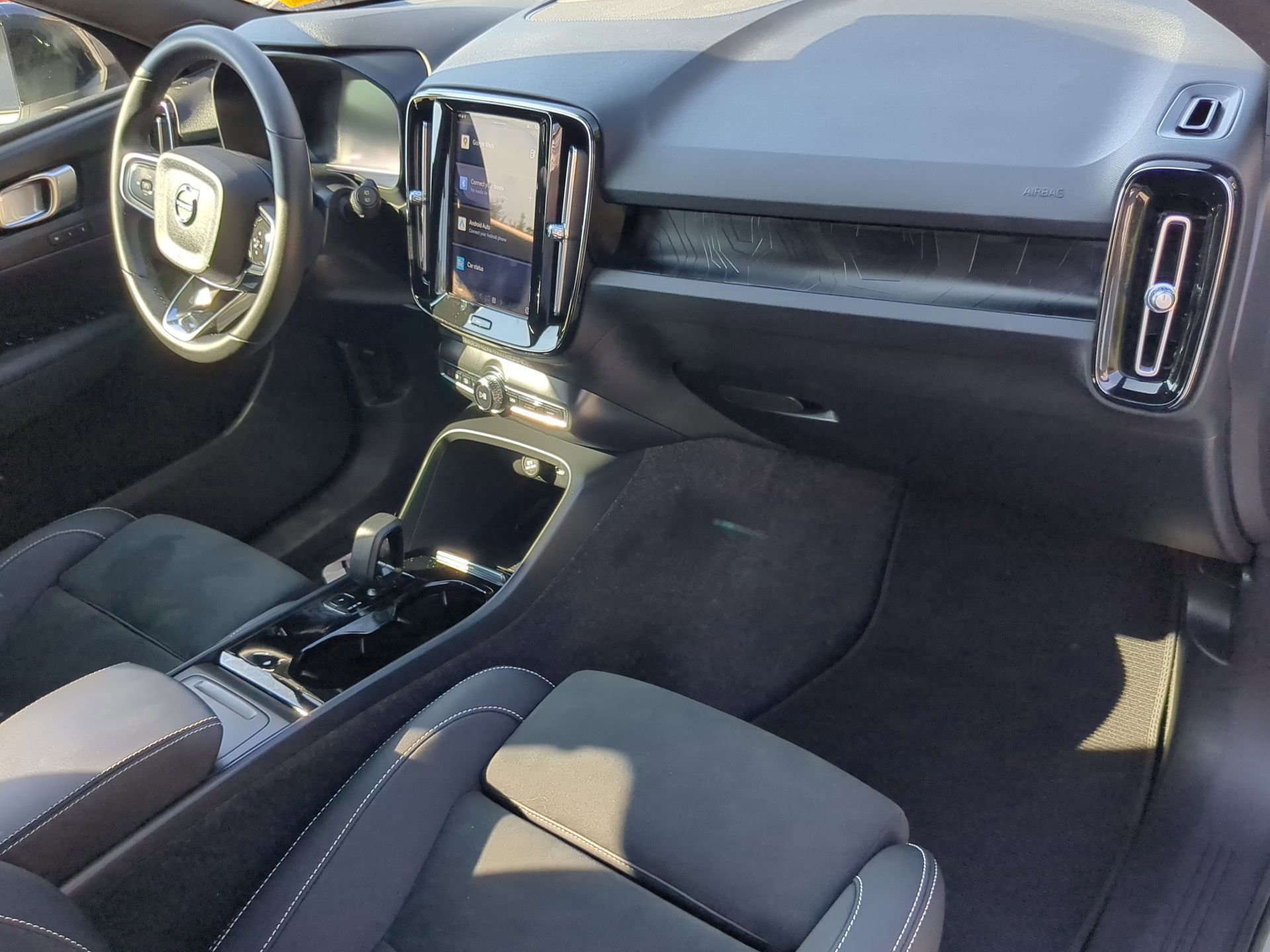 Used 2023 Volvo XC40 Recharge Plus image 41