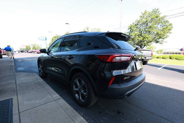 Certified 2025 Ford Escape ST-Line Select w/ Tech Pack #1 AWD/4WD image 5