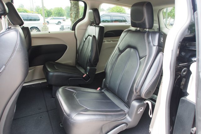 Used 2024 Chrysler Pacifica Touring-L FWD image 22