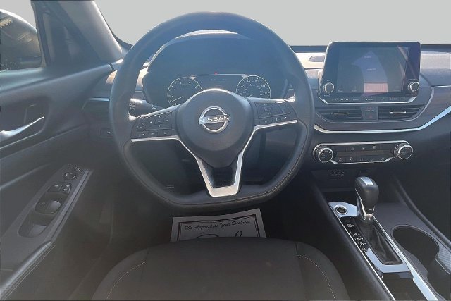 Used 2025 Nissan Altima 2.5 SV FWD image 6