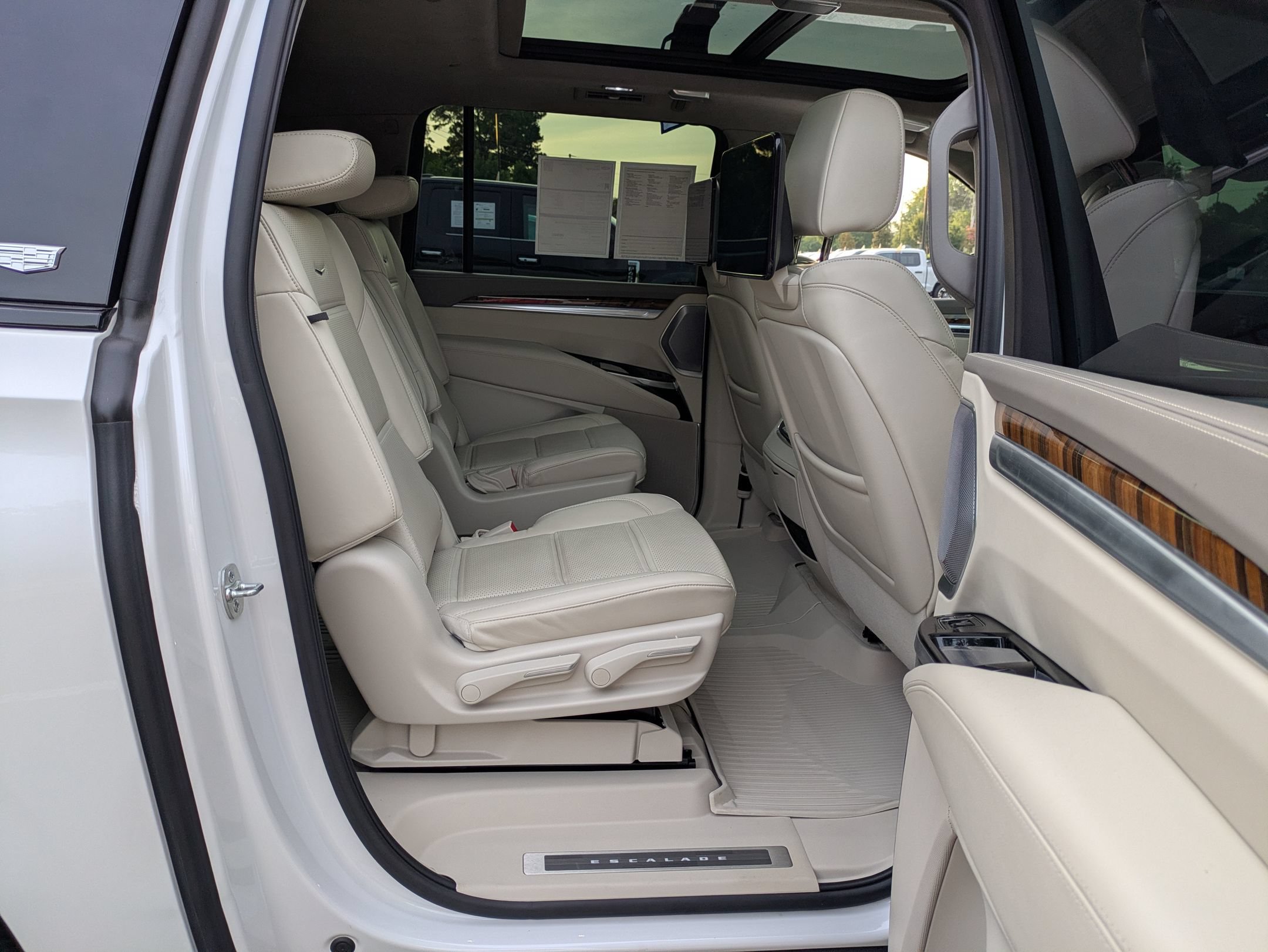 Used 2025 Cadillac Escalade ESV Sport Platinum AWD/4WD image 37