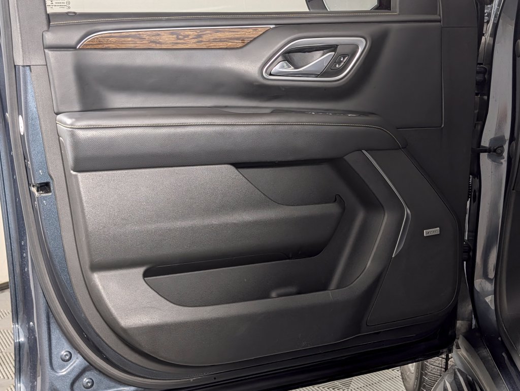 Used 2021 Chevrolet Tahoe Premier w/ Premium Package RWD image 24
