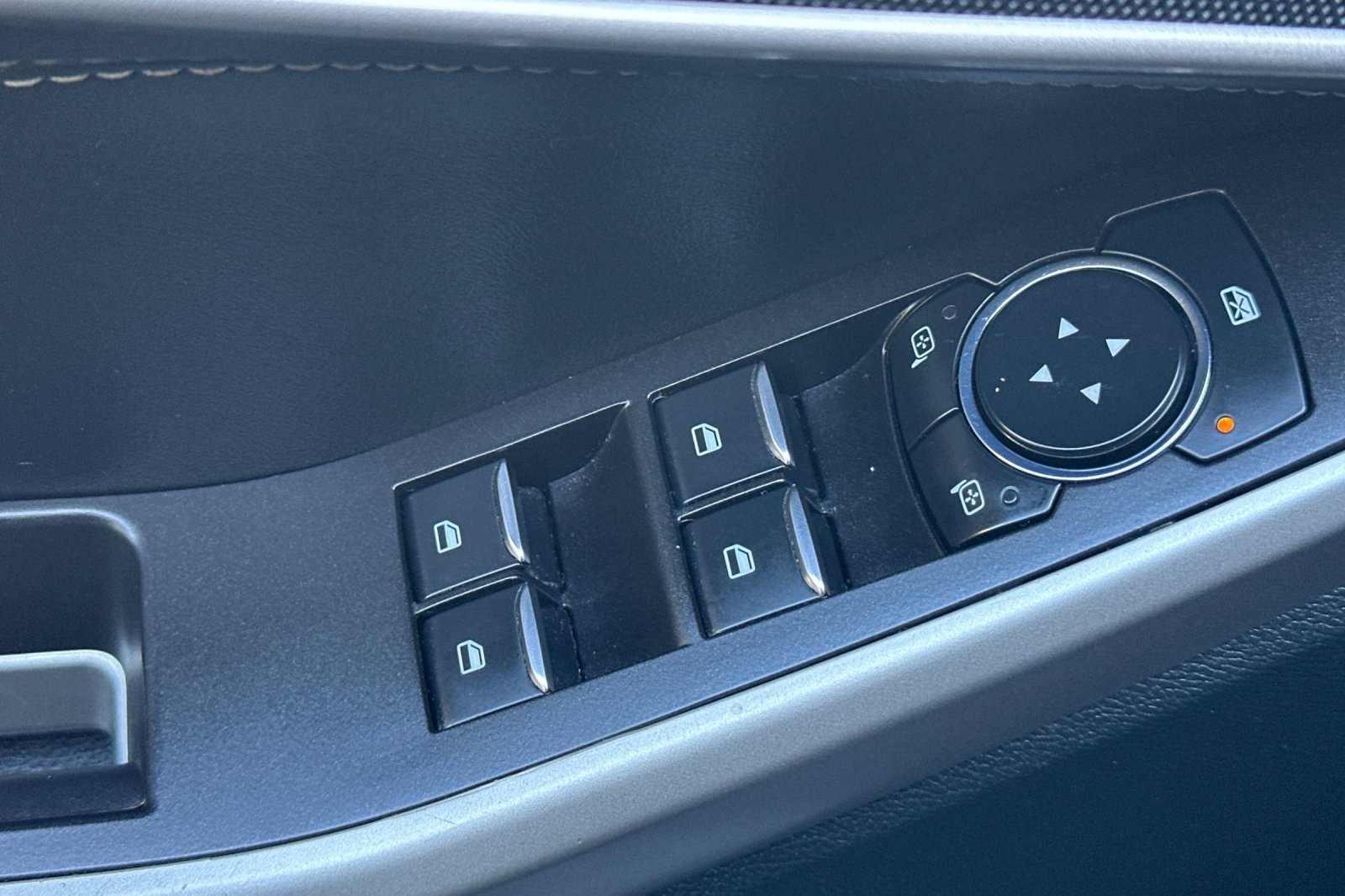 Certified 2023 Ford Explorer XLT RWD image 12