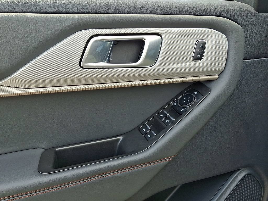 Certified 2025 Ford Explorer Active w/ Active Comfort Package AWD/4WD image 15